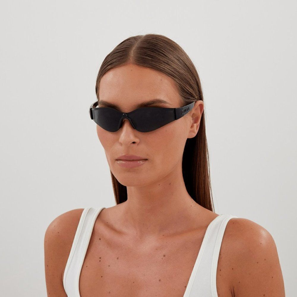 NEW Gucci GG1651S 001 Black Grey Unisex Mask Sunglasses GG 1651S - Picture 4 of 10